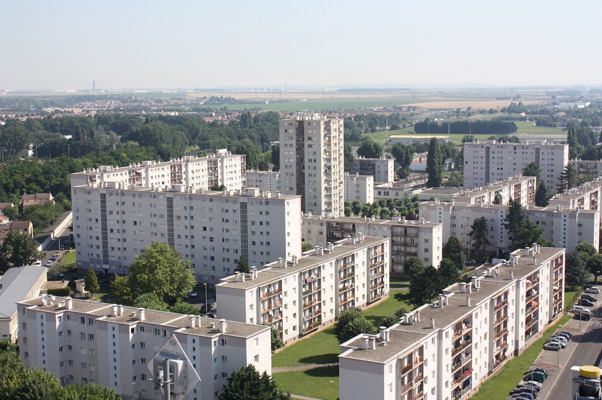 Développement résidentiel à forte densité de population. Secteur idéal pour projets immobiliers commerciaux.