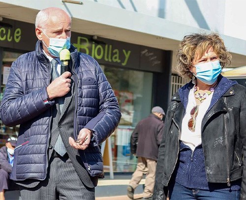 Photo du Maire de Chambry et son adjointe