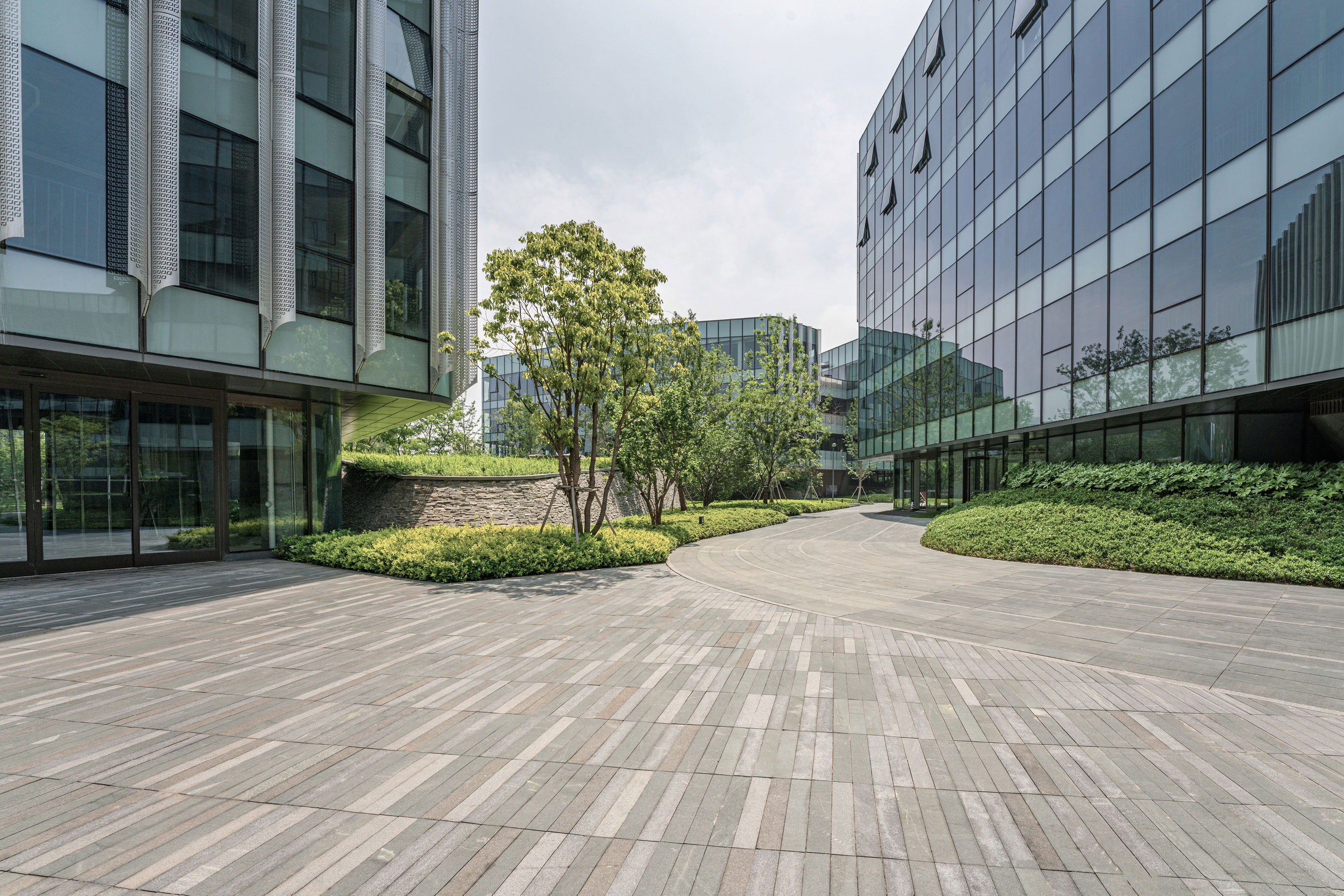 Walkway between buildings