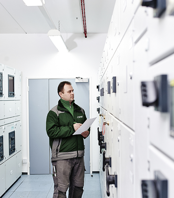 australia-careers-data-centres-trades-featured-breaker-melbourne-2-600x680