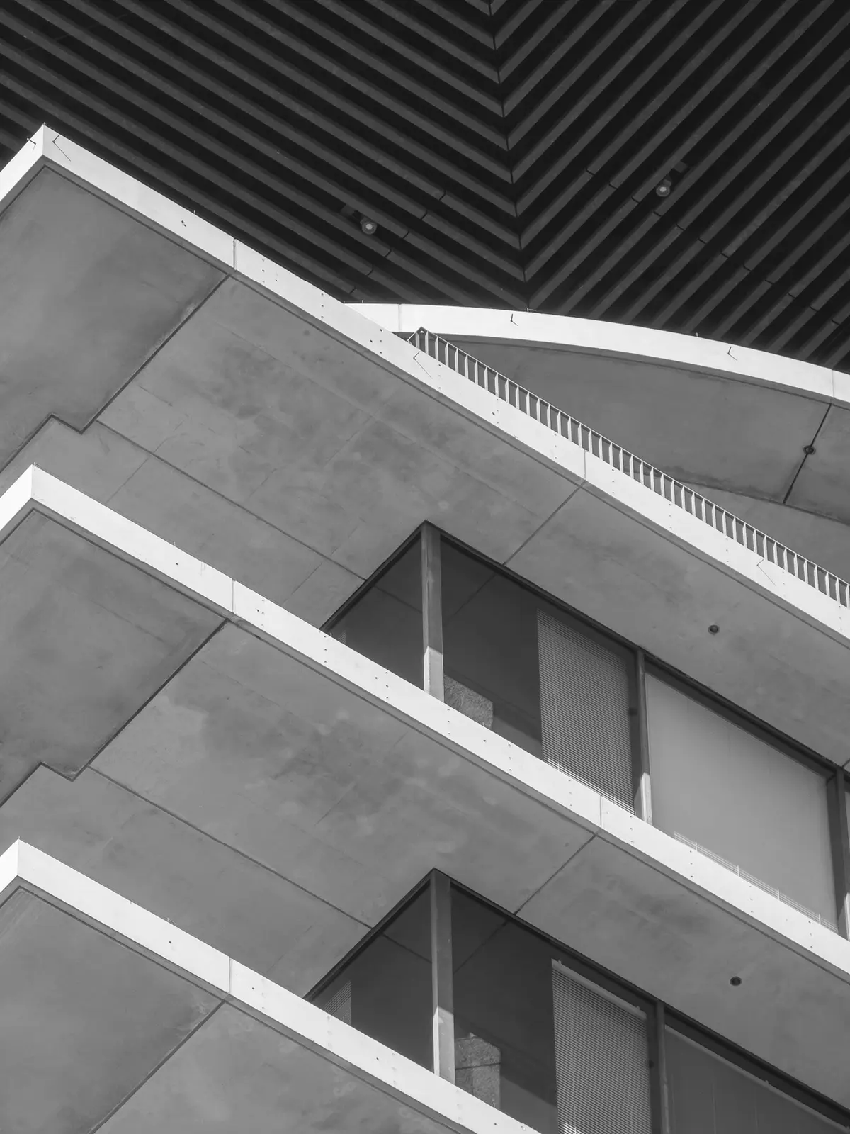 Esperto CBRE in strategia immobiliare che analizza un portafoglio per migliorare efficienza e ridurre costi operativi