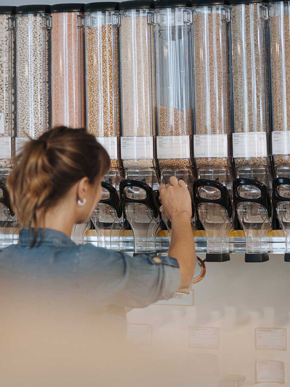 Tubes with food to save plastic and reuse packaging