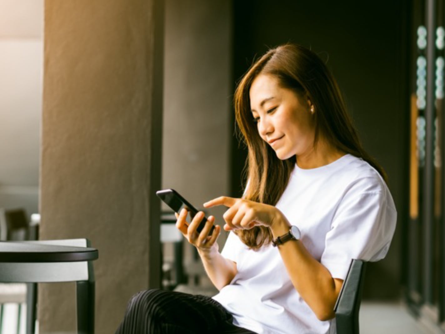 woman uses Host app on her smart phone