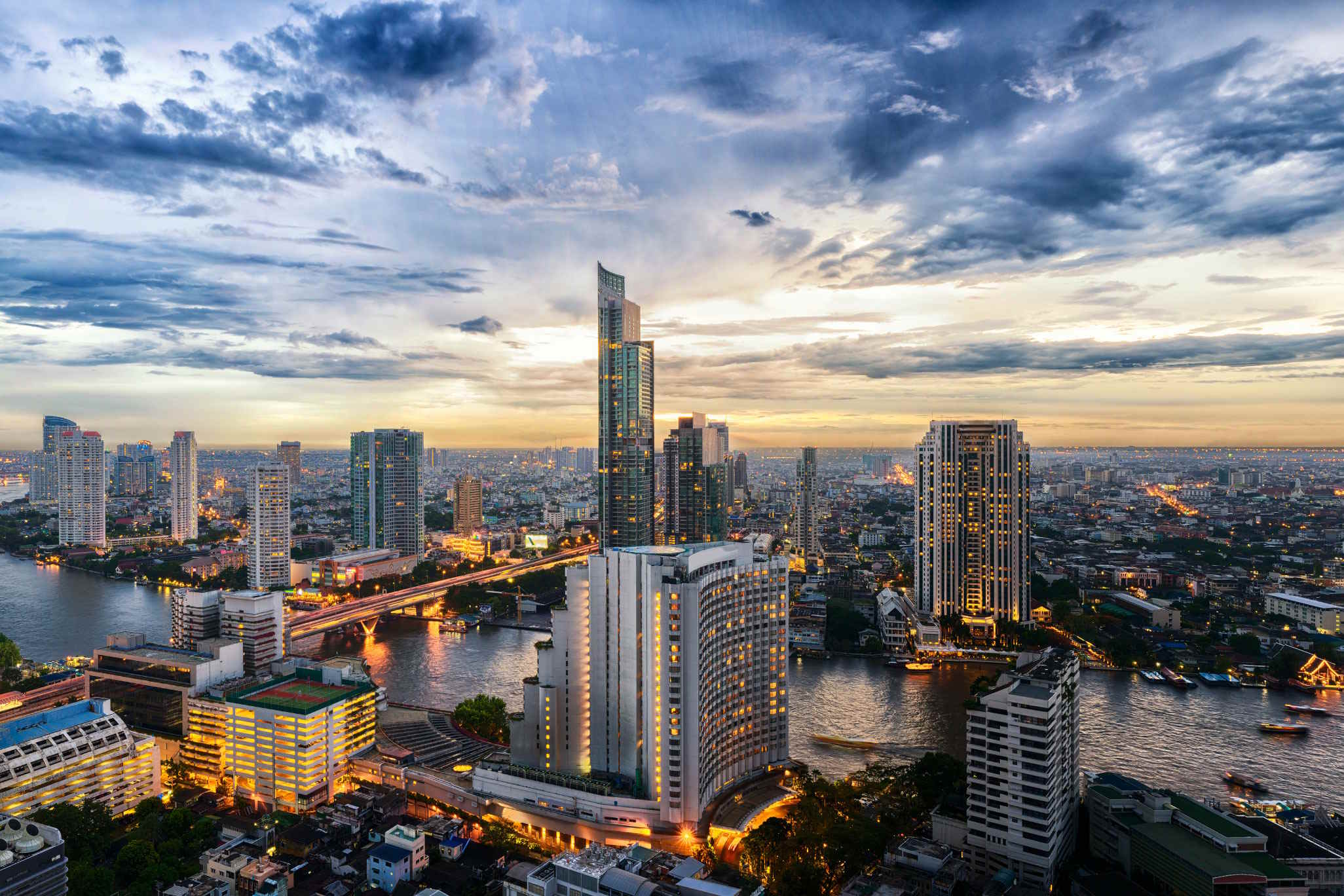 cbre-leads-real-estate-investment-sales-h1-2026-2052x1368