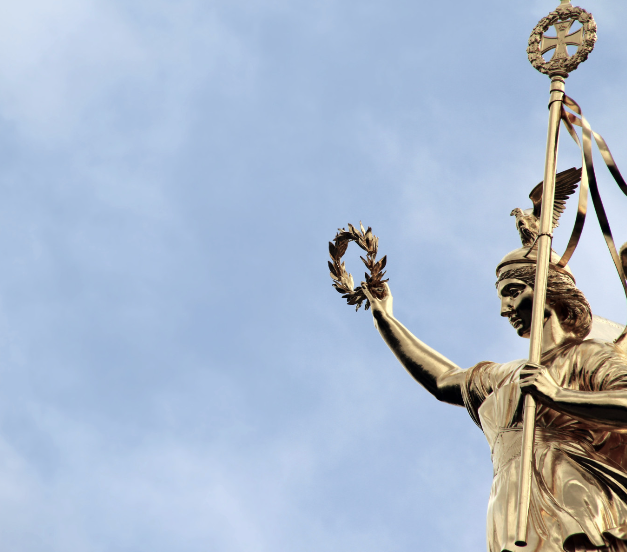 goldene-statue-siegesgoettin