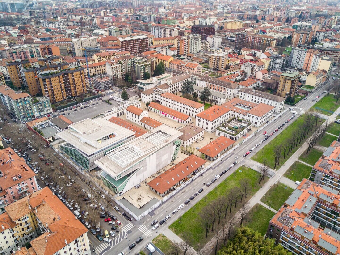 mmagine della vendita di un immobile a Milano, in Via Carlo Darwin 20, con CBRE advisor. Operazione tra Colliers Global Investors e il Fondo Canvas di Kervis SGR.