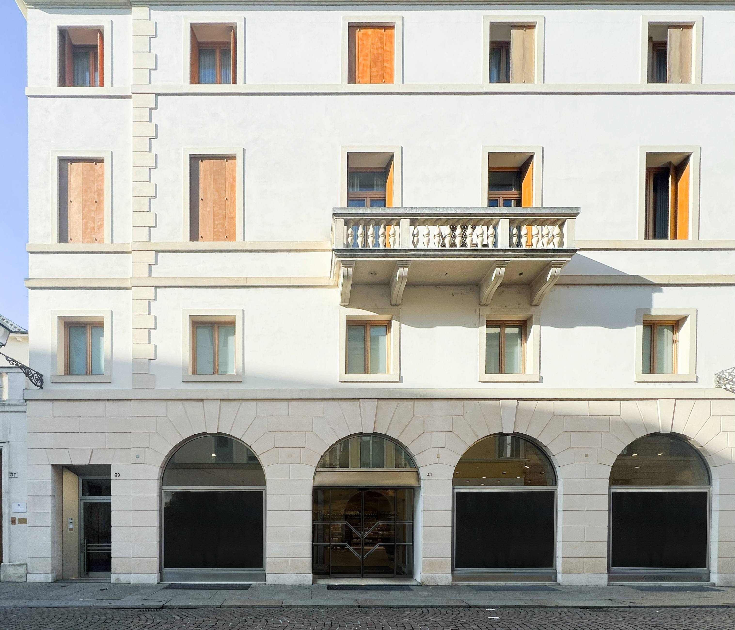cbre vende una porzione high street retail in corso palladio a vicenza