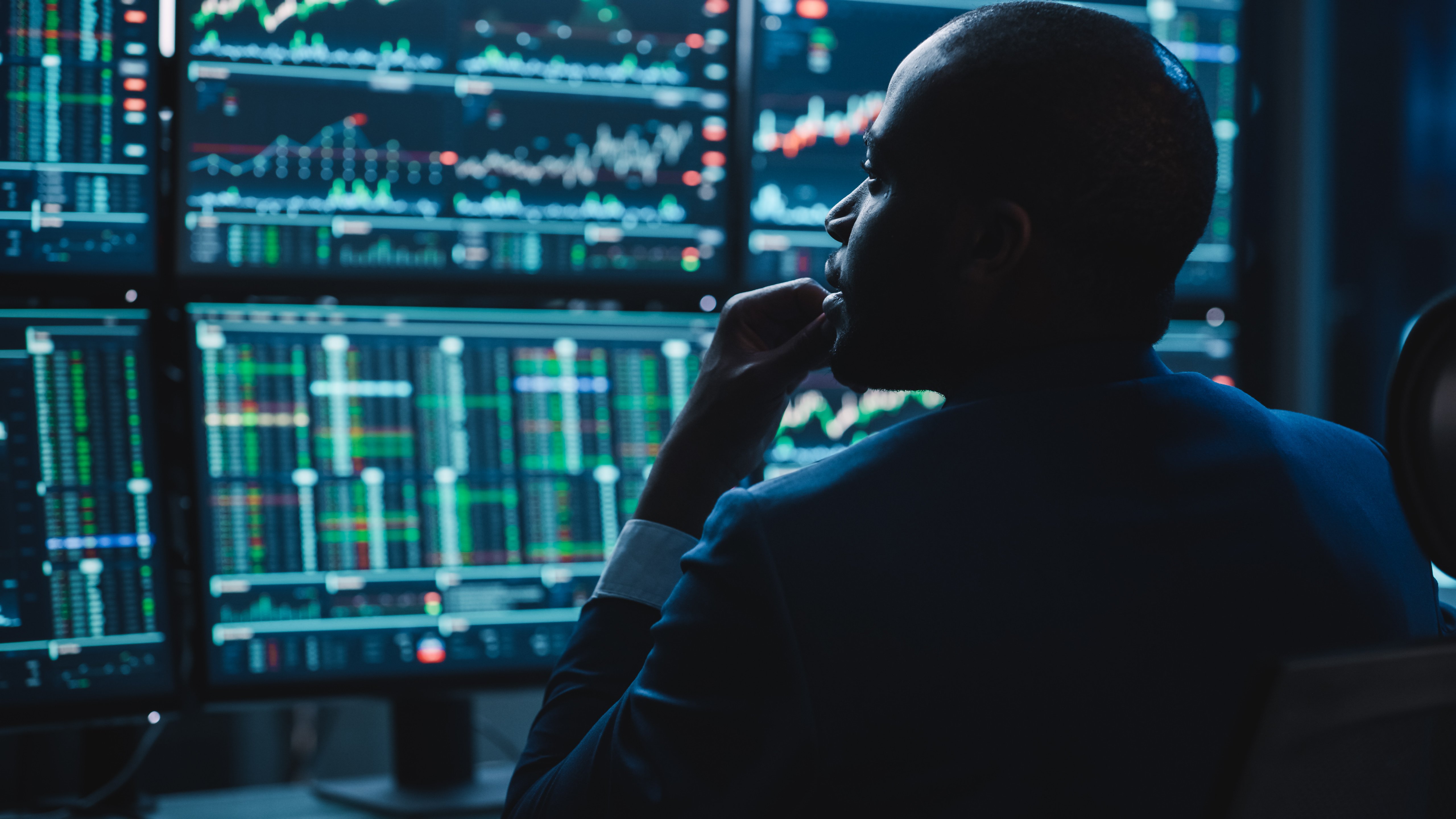 A través de un análisis de KPIs en relación a costes, calidad de vida y generación de perfiles cualificados, identifica las ciudades más dinamizadoras, más consolidados y aquellos centros tecnológicos emergentes que ayudará a las corporaciones en la toma de decisiones. 