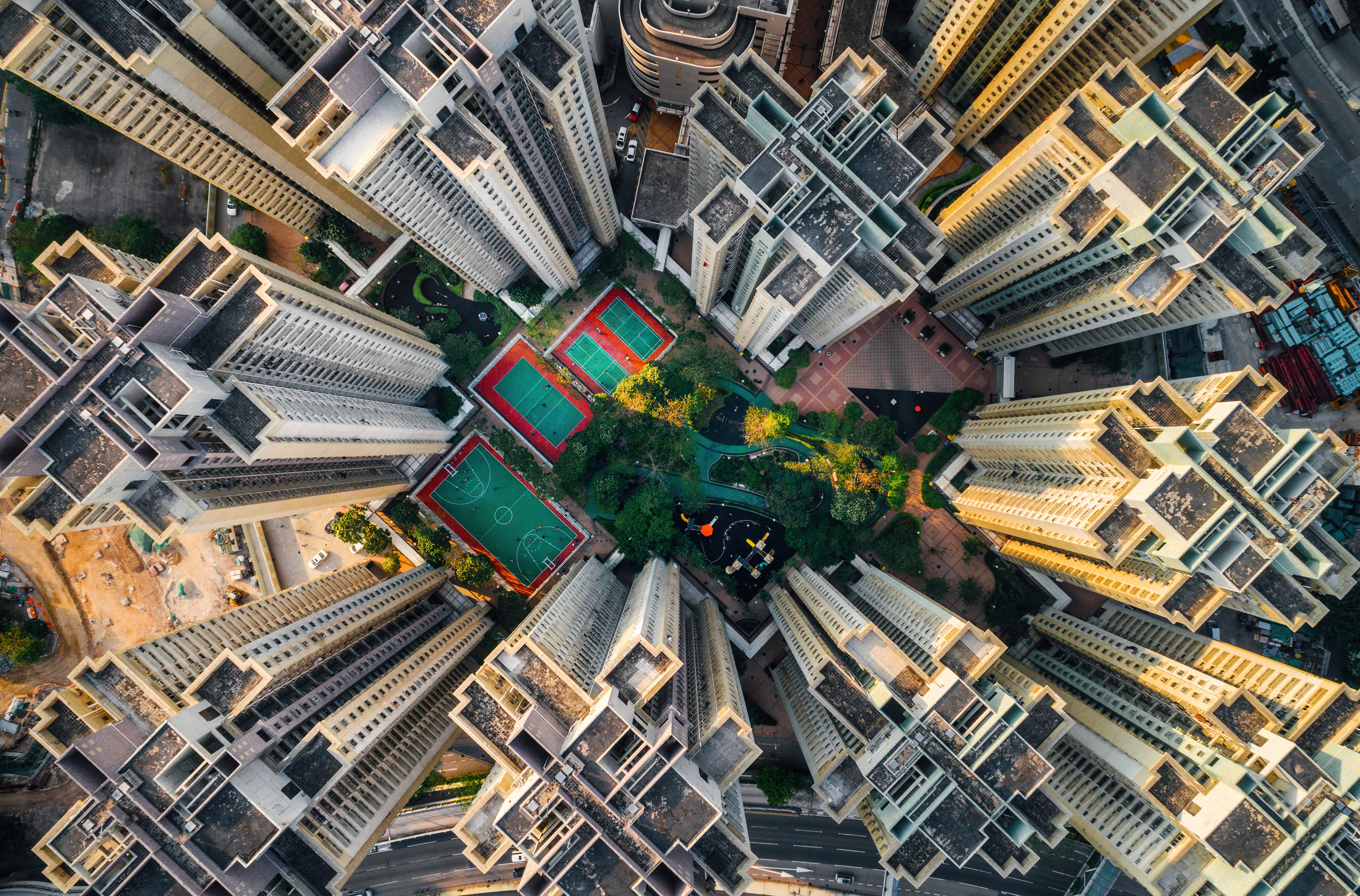 Analizamos la evolucion del mercado de las valoraciones en España durante el cuatro trimestre de 2023. Conoce la situación del sector para cada tipología de activo inmobiliario: Oficinas, Industrial, Retail y  Living. 