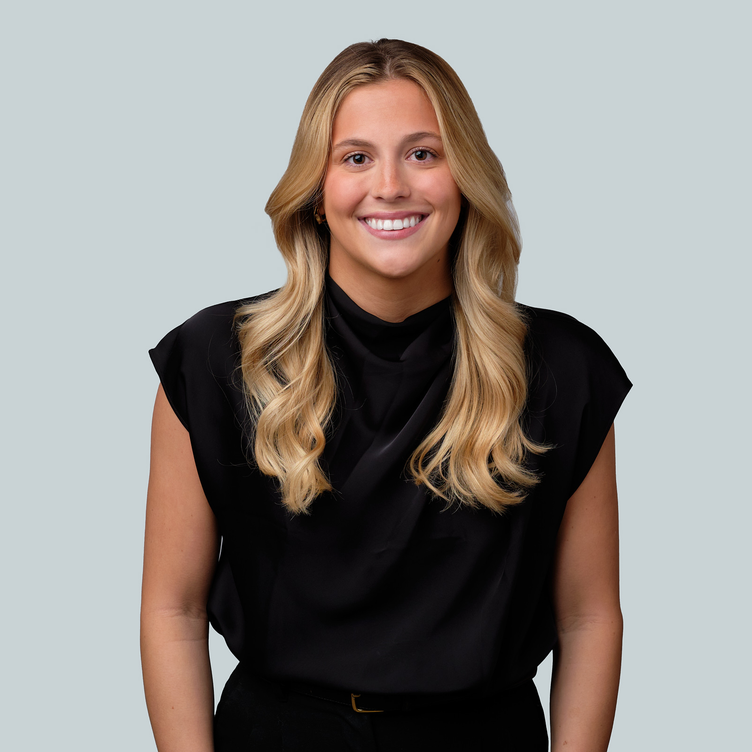 Holly Brunner headshot
