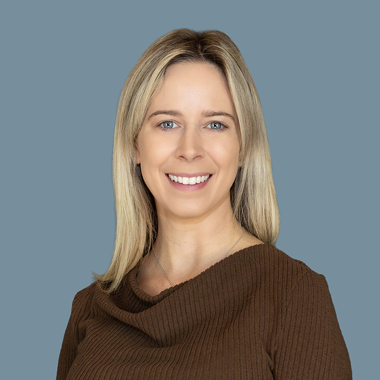 Katherine Hoebbel headshot
