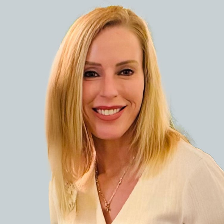 Photo of suzanne-macnow