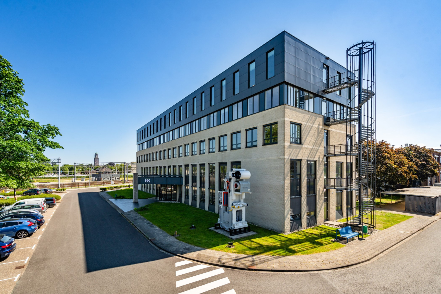 Gebouw 50 aan de Hanzelaan in Zwolle