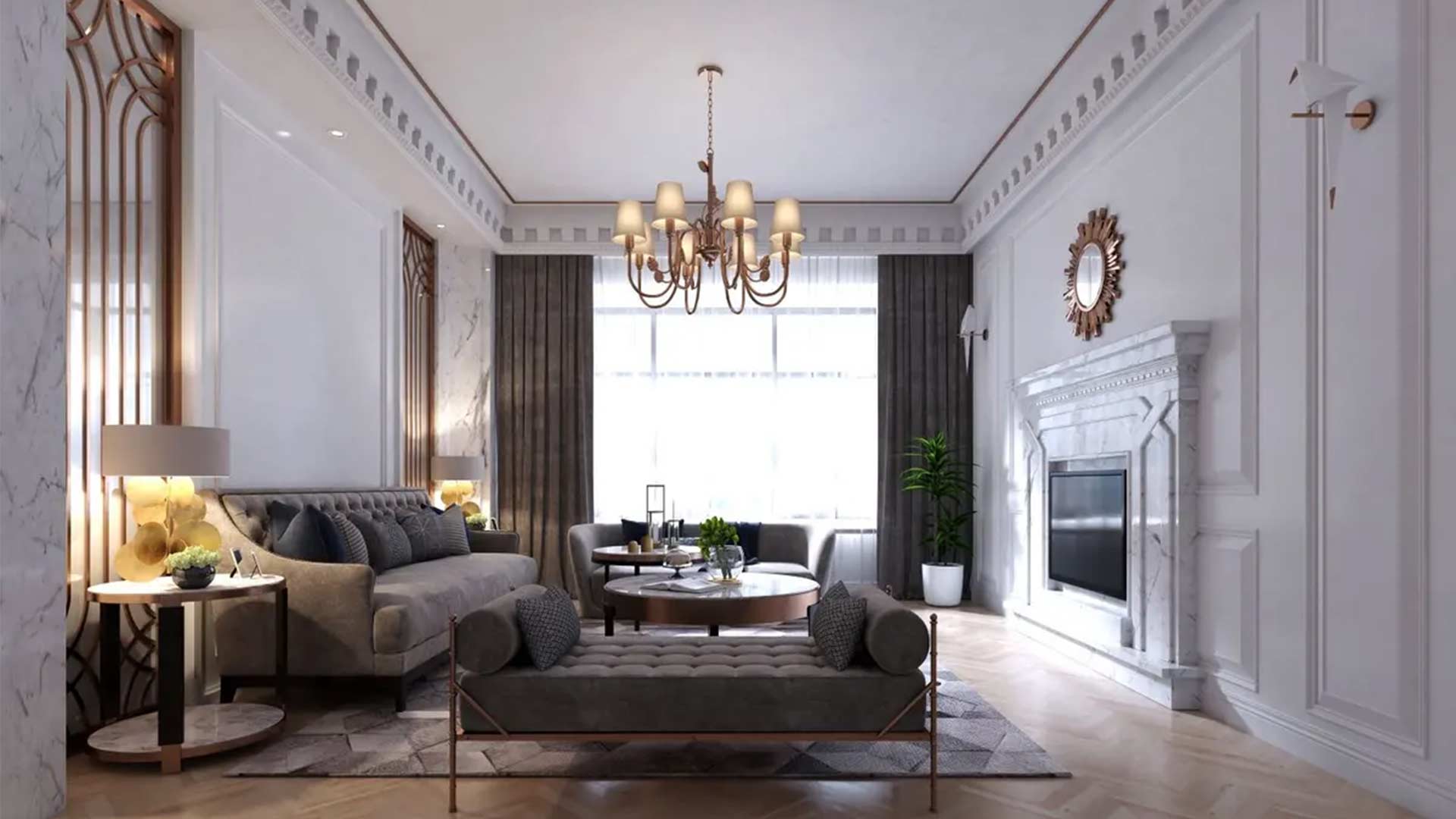 Een luxueus en elegant woonkamerinterieur met hoge plafonds, grote ramen, marmeren details, gouden accenten en een kroonluchter. De zithoek bestaat uit comfortabele, donkergrijze banken en fauteuils rond een ronde salontafel, omgeven door planten en andere decoratieve elementen.