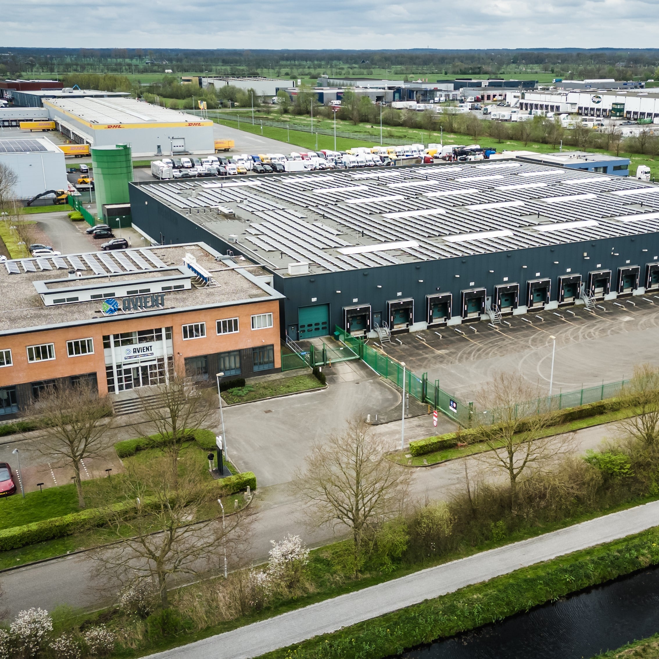 logistiek gebouw  industrieterrein distributiecentrum