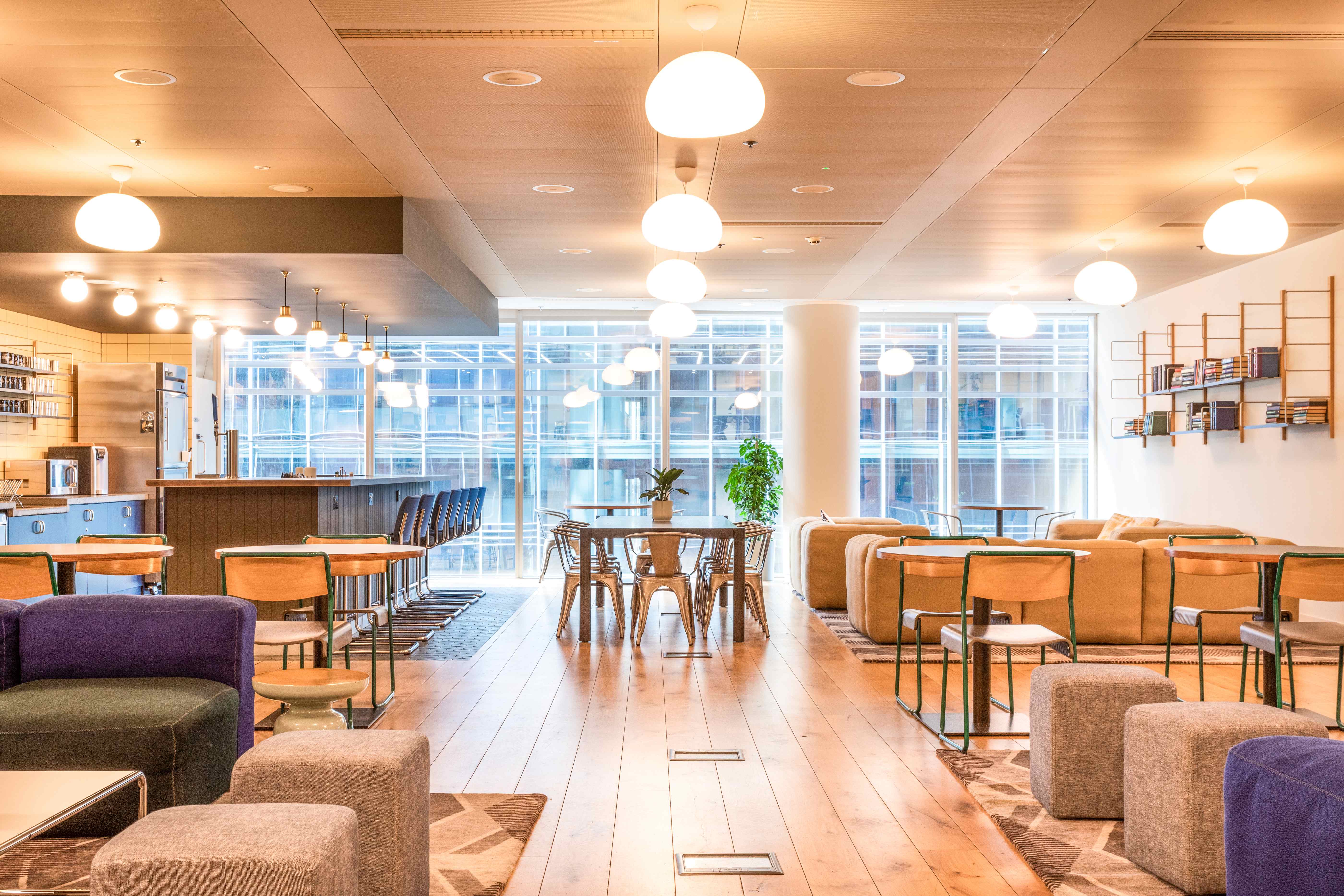 Aldgate - Picture 2
