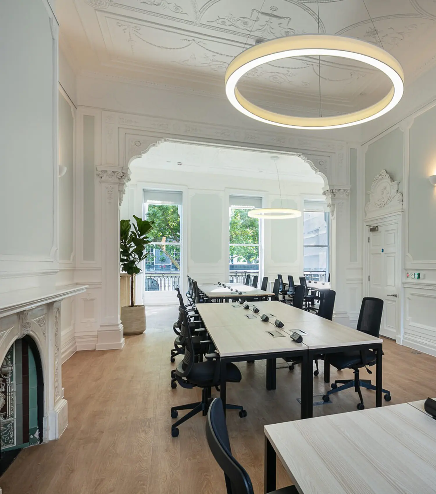 Best Serviced Offices in London: Flexible Workspaces for 2026 | CBRE UK