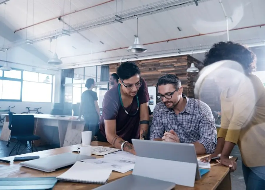 Employees Using Technology Technology and the modern office | CBRE UAE